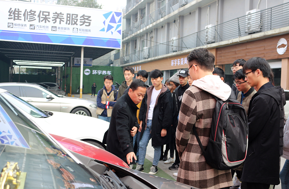 Strengthen school-enterprise cooperation and enhance Huanyu Automobile's sense of social responsibility!