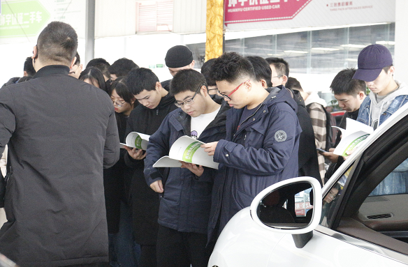 Strengthen school-enterprise cooperation and enhance Huanyu Automobile's sense of social responsibility!