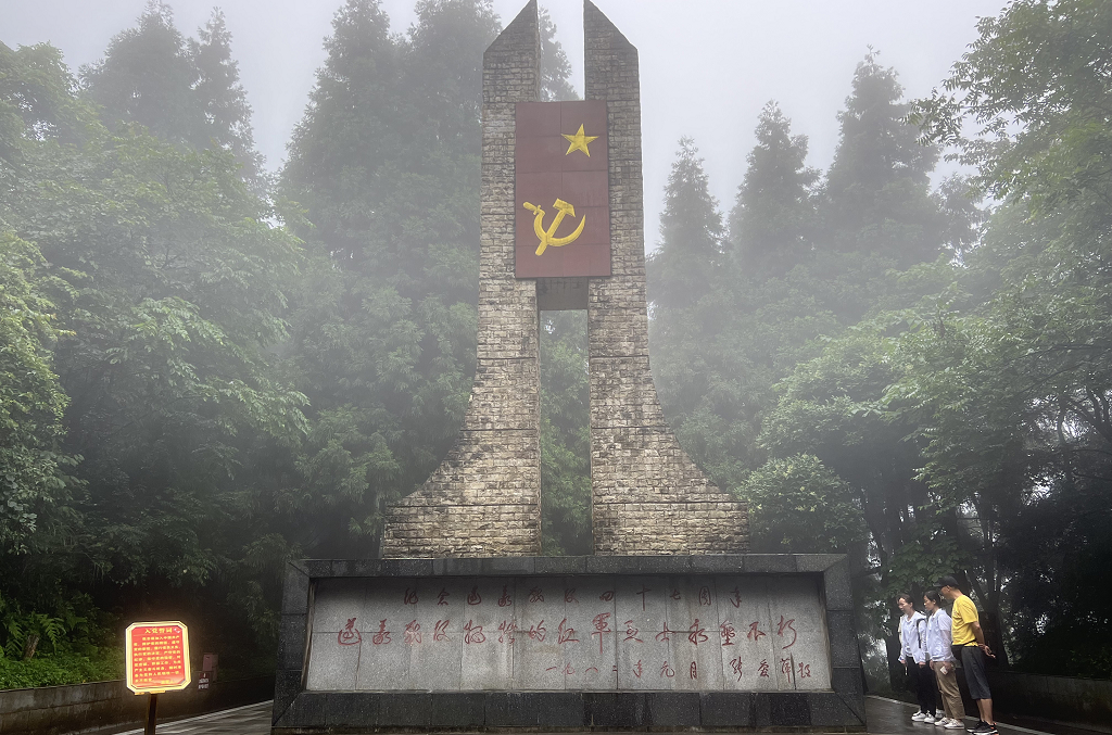 Xiongguan Road is as true as iron, and now it is moving forward from scratch---Huanyu Haohao Car Party Branch celebrates the 102nd anniversary of the founding of the Party