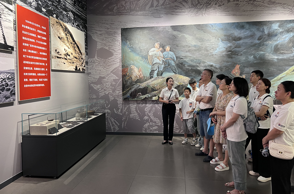 Inheriting the revolutionary spirit of the Red Army, the Huanyu Automobile Party Branch visited the Sidu Chishui Memorial Hall