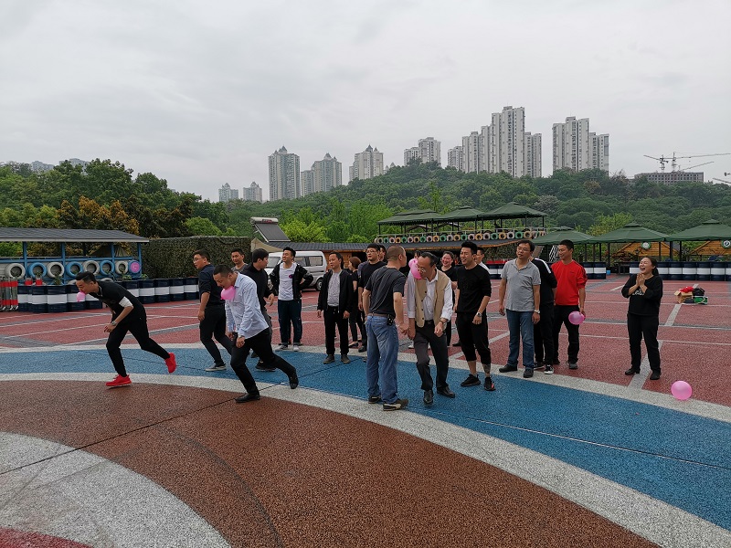 Newsletter on the first league building activity for management cadres