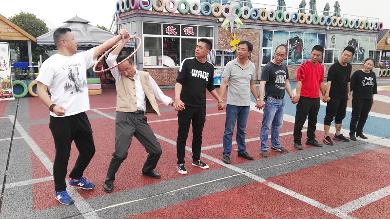 Newsletter on the first league building activity for management cadres