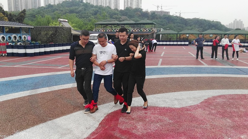 Newsletter on the first league building activity for management cadres