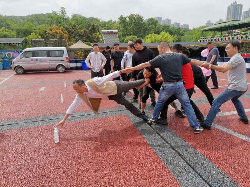 Newsletter on the first league building activity for management cadres