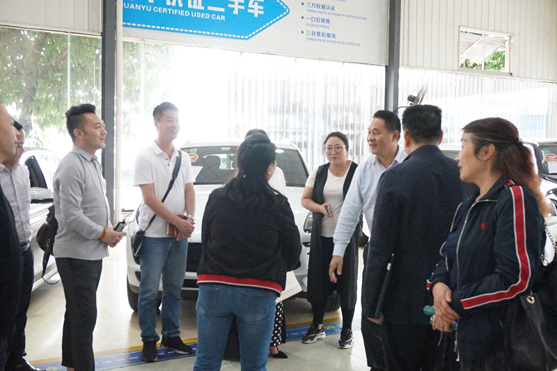 Leaders of the Municipal Commerce Commission and the inspection team of the Panzhihua Commerce Bureau visited Huanyu for inspection and study