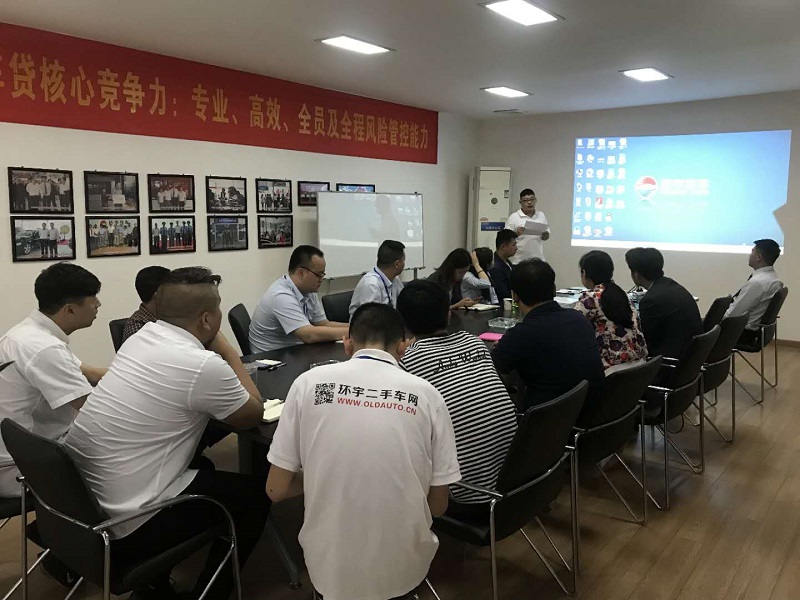 New employee induction training and new employee discussion