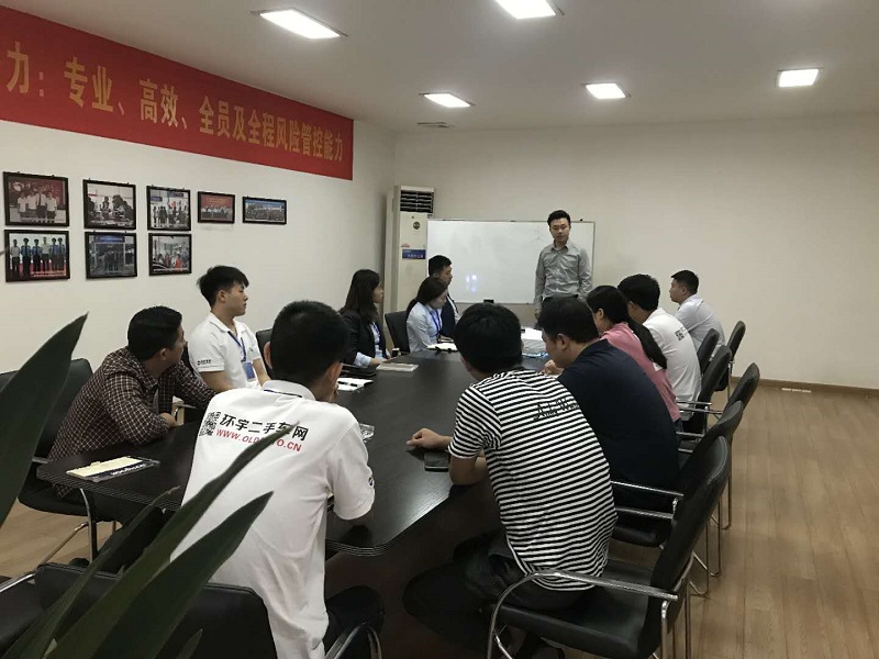 New employee induction training and new employee discussion