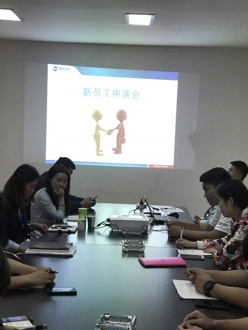 New employee induction training and new employee discussion