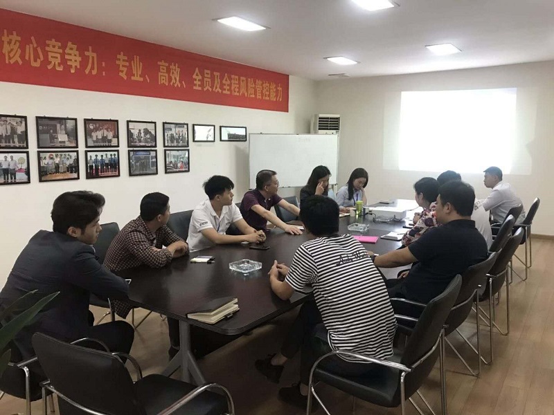 New employee induction training and new employee discussion