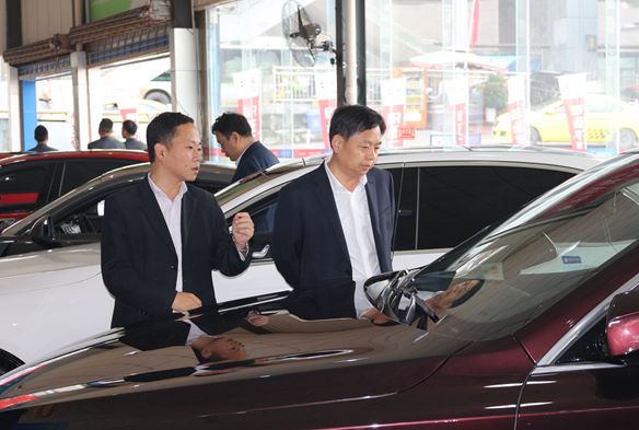 Leaders from the Shangjie District Government of Zhengzhou City visited Huanyu Automobile for guidance