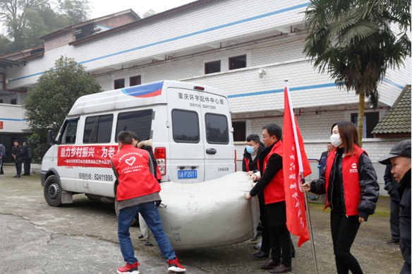 [Helping rural revitalization and sending warmth to the elderly]-Huanyu Automobile Charity Tour