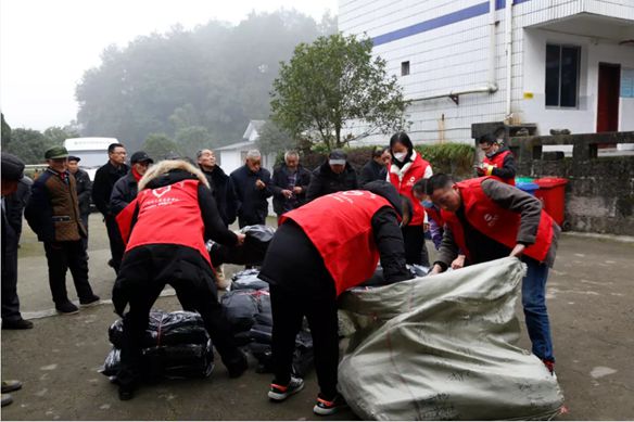 [Helping rural revitalization and sending warmth to the elderly]-Huanyu Automobile Charity Tour