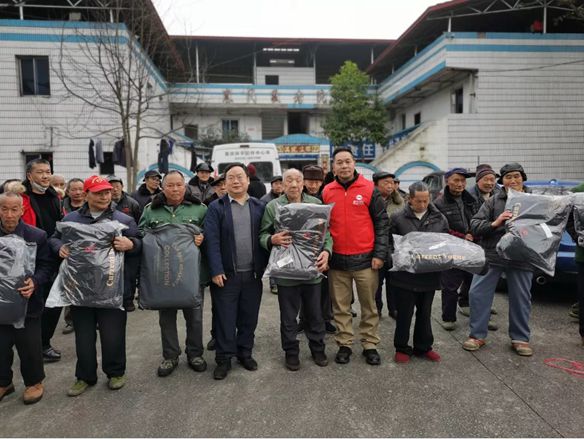 [Helping rural revitalization and sending warmth to the elderly]-Huanyu Automobile Charity Tour