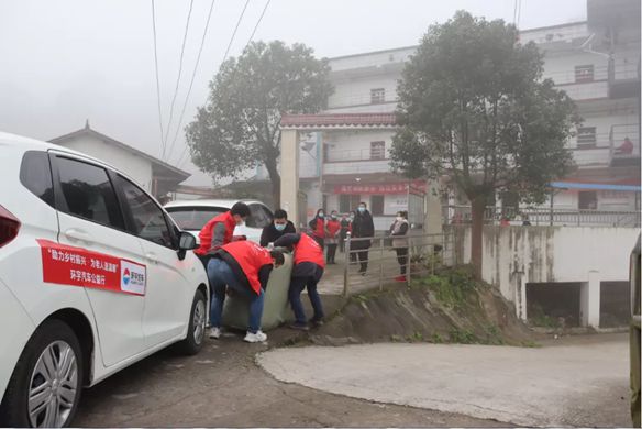 [Helping rural revitalization and sending warmth to the elderly]-Huanyu Automobile Charity Tour