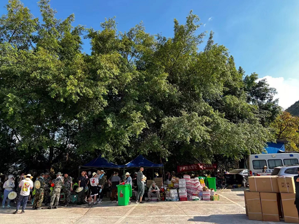 Mountain fires have no lovers, but people around the world are heading backwards