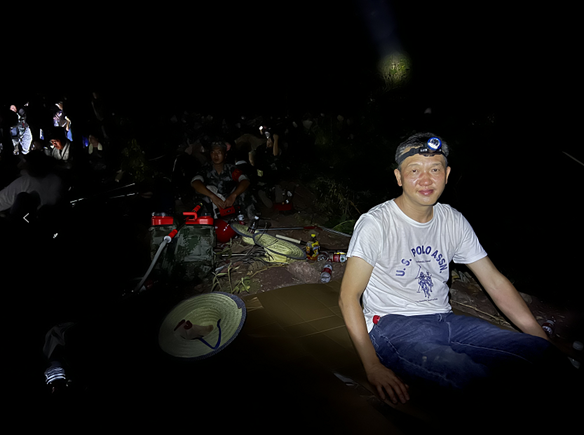 Mountain fires have no lovers, but people around the world are heading backwards