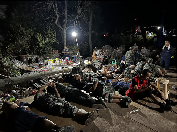 Mountain fires have no lovers, but people around the world are heading backwards