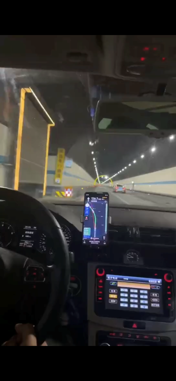 Huanyu Automobile employee volunteers rushed to the Luding earthquake-stricken area to participate in rescue work