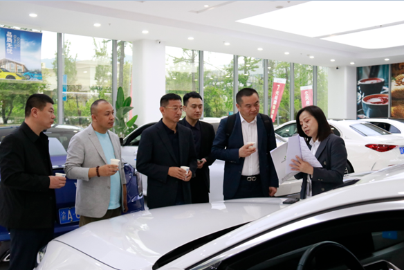 We warmly welcome all leaders and colleagues of China Automobile Dealers Association and Liu Zhi, Director of the Banan District Commerce Committee, to come and guide the work