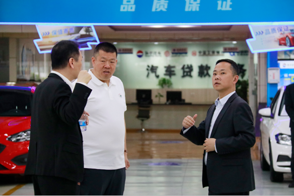 We warmly welcome all leaders and colleagues of China Automobile Dealers Association and Liu Zhi, Director of the Banan District Commerce Committee, to come and guide the work