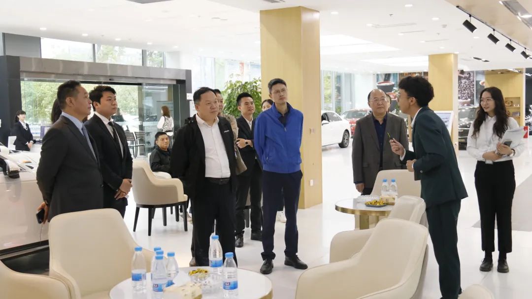 Liu Kan from the Foreign Trade Promotion Department of the Municipal Commerce Commission visited and investigated Huanyu's 