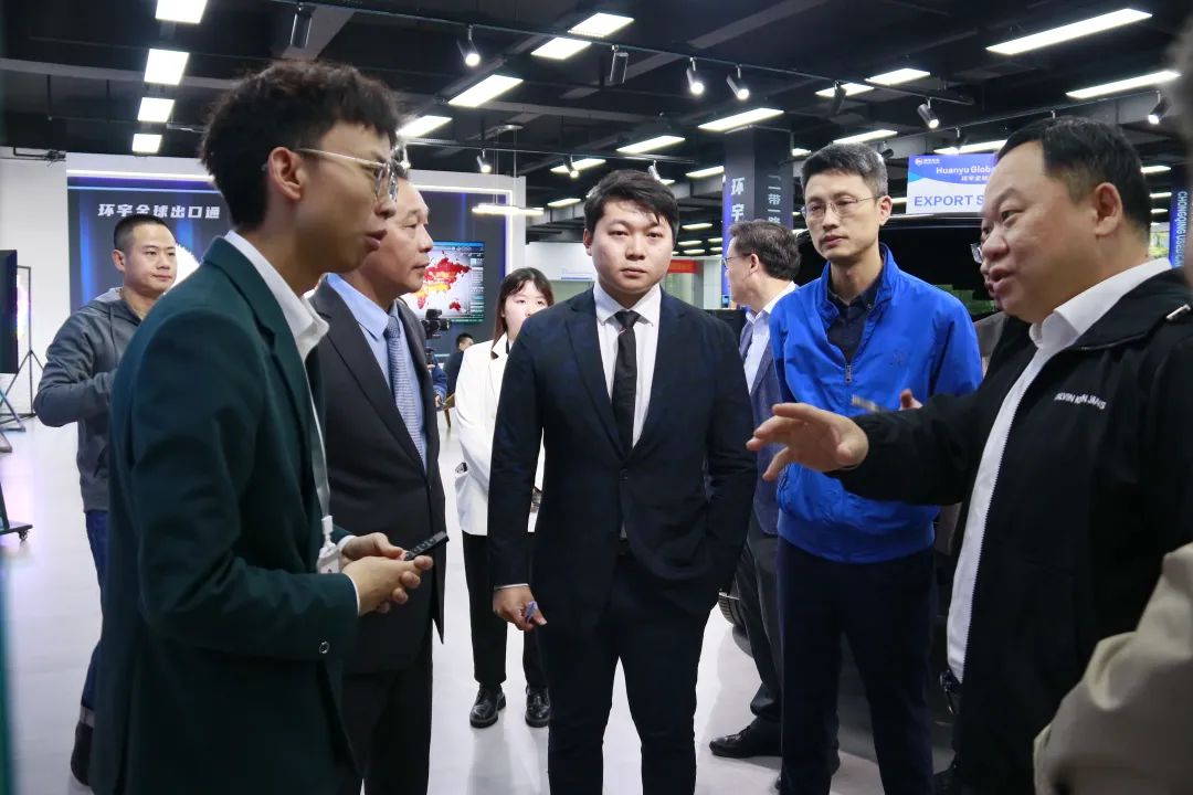 Liu Kan from the Foreign Trade Promotion Department of the Municipal Commerce Commission visited and investigated Huanyu's 