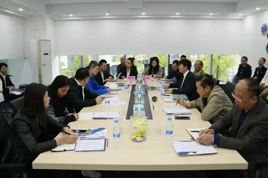 Liu Kan from the Foreign Trade Promotion Department of the Municipal Commerce Commission visited and investigated Huanyu's 