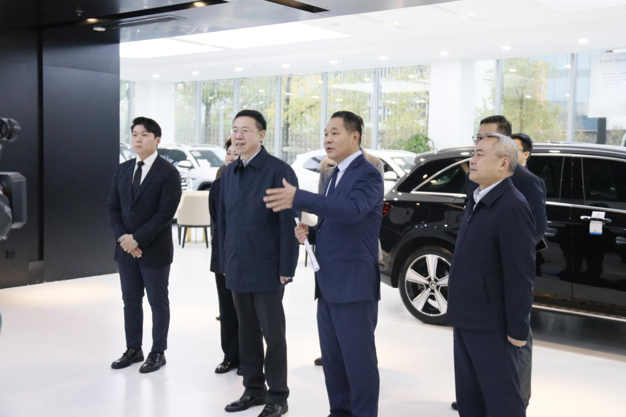 He Yousheng, Secretary of the Banan District Party Committee, and his party investigated the 