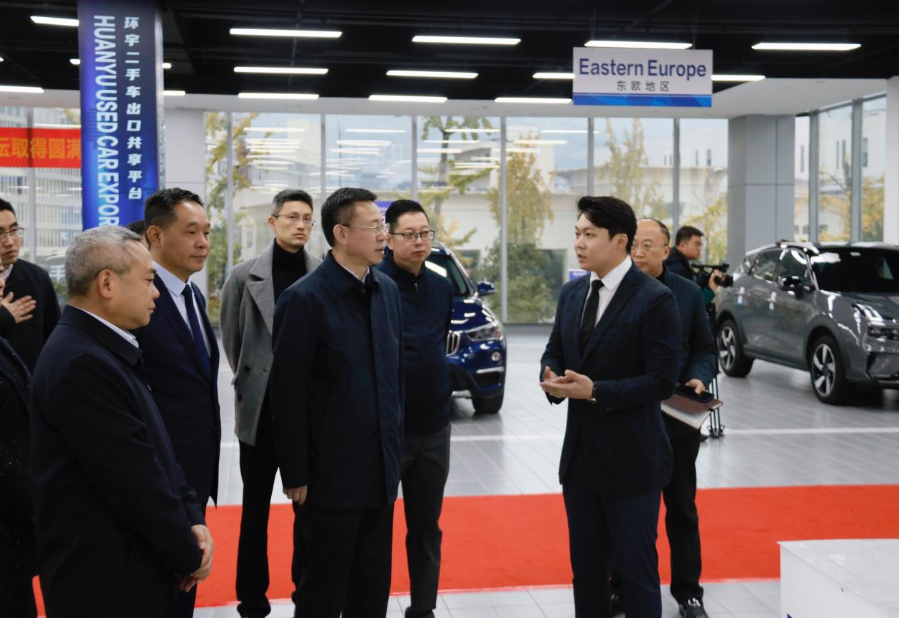 He Yousheng, Secretary of the Banan District Party Committee, and his party investigated the 