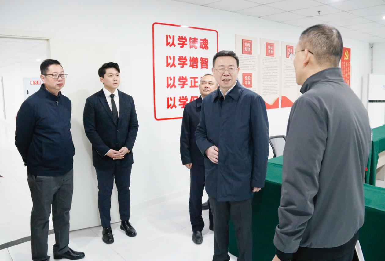 He Yousheng, Secretary of the Banan District Party Committee, and his party investigated the 