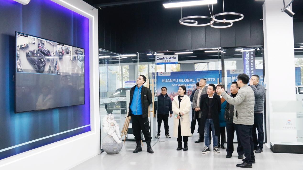Chongqing Huanyu Automobile executives meet with Turkmenistan representatives to jointly discuss a new blueprint for used car exports