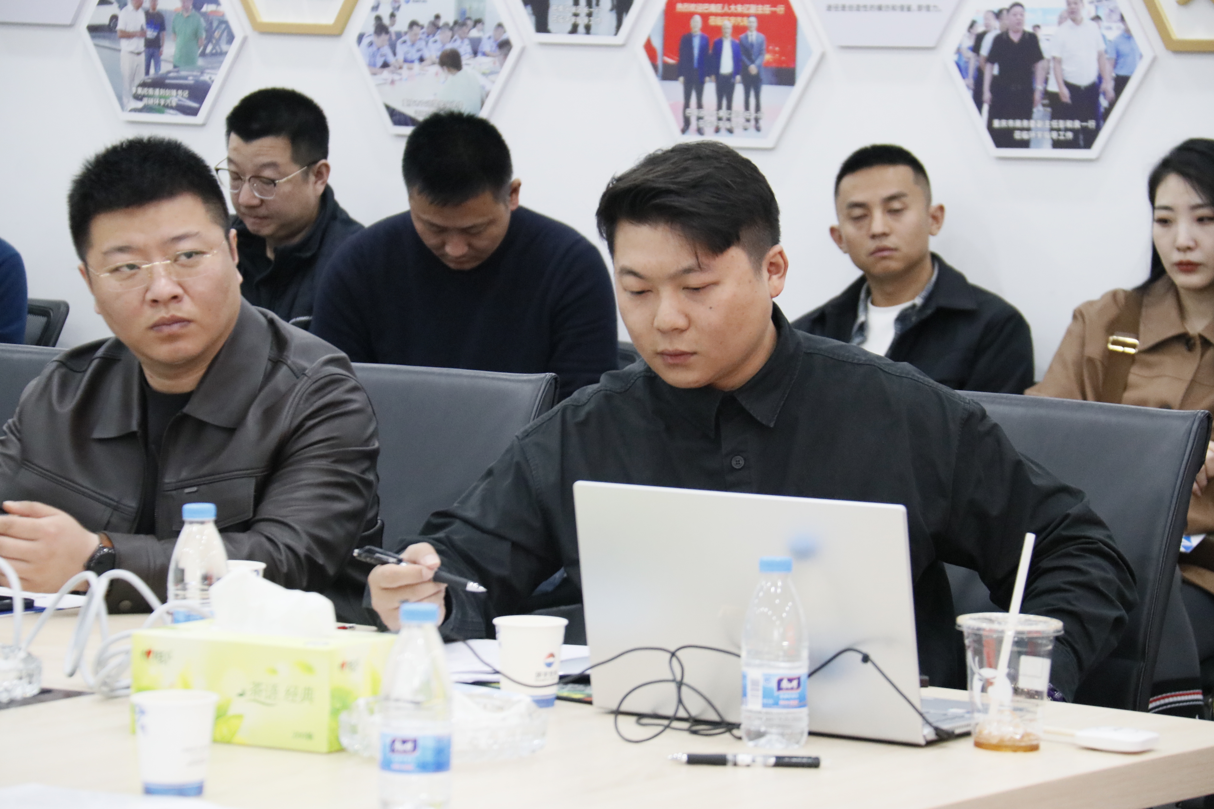 Overseas used car brand DG Motors shareholder and partner meeting was successfully held at Chongqing Huanyu Automobile