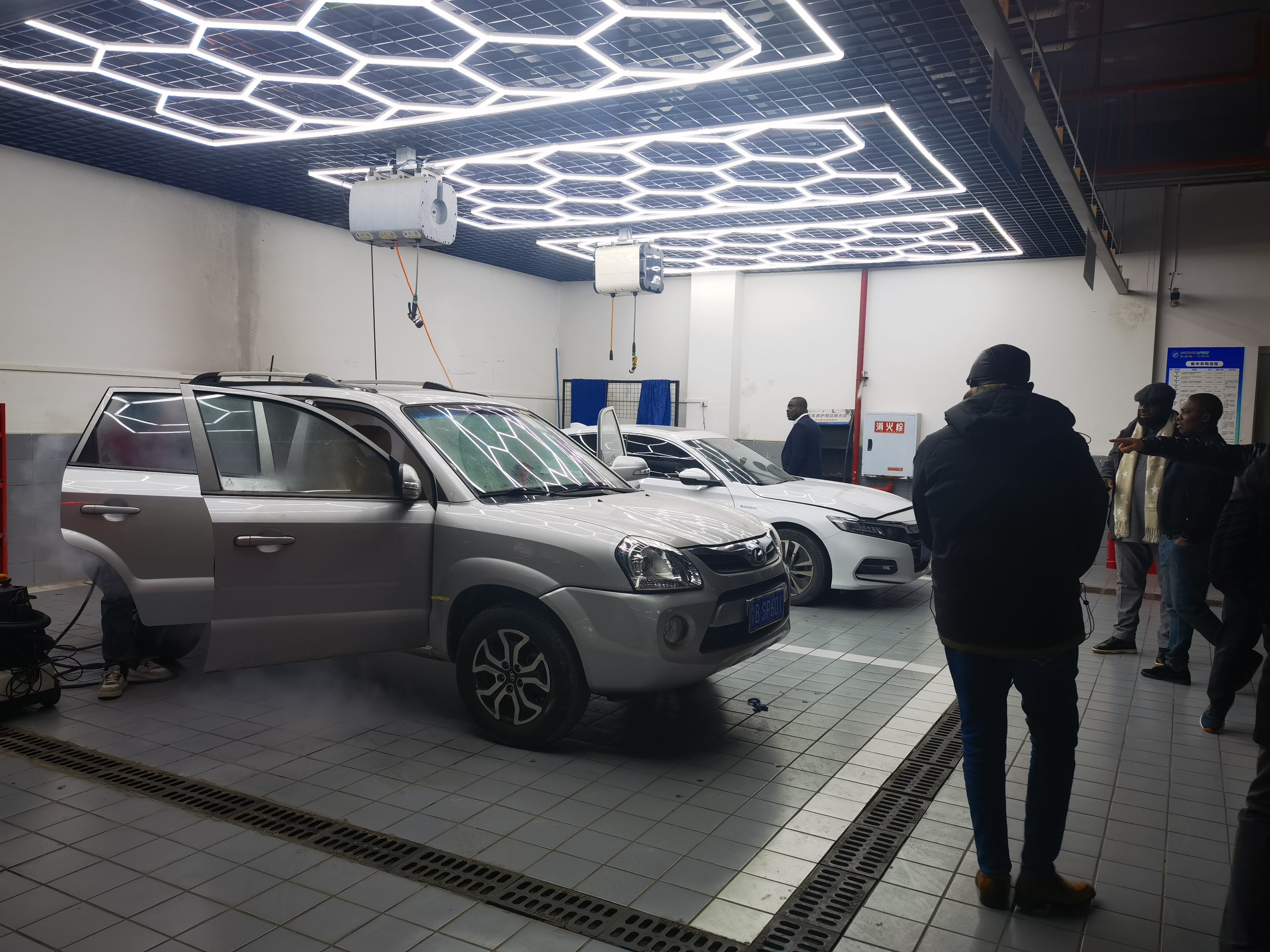 Africa and Ghana JA Z Ltd, Co visited Chongqing Huanyu Automobile for inspection
