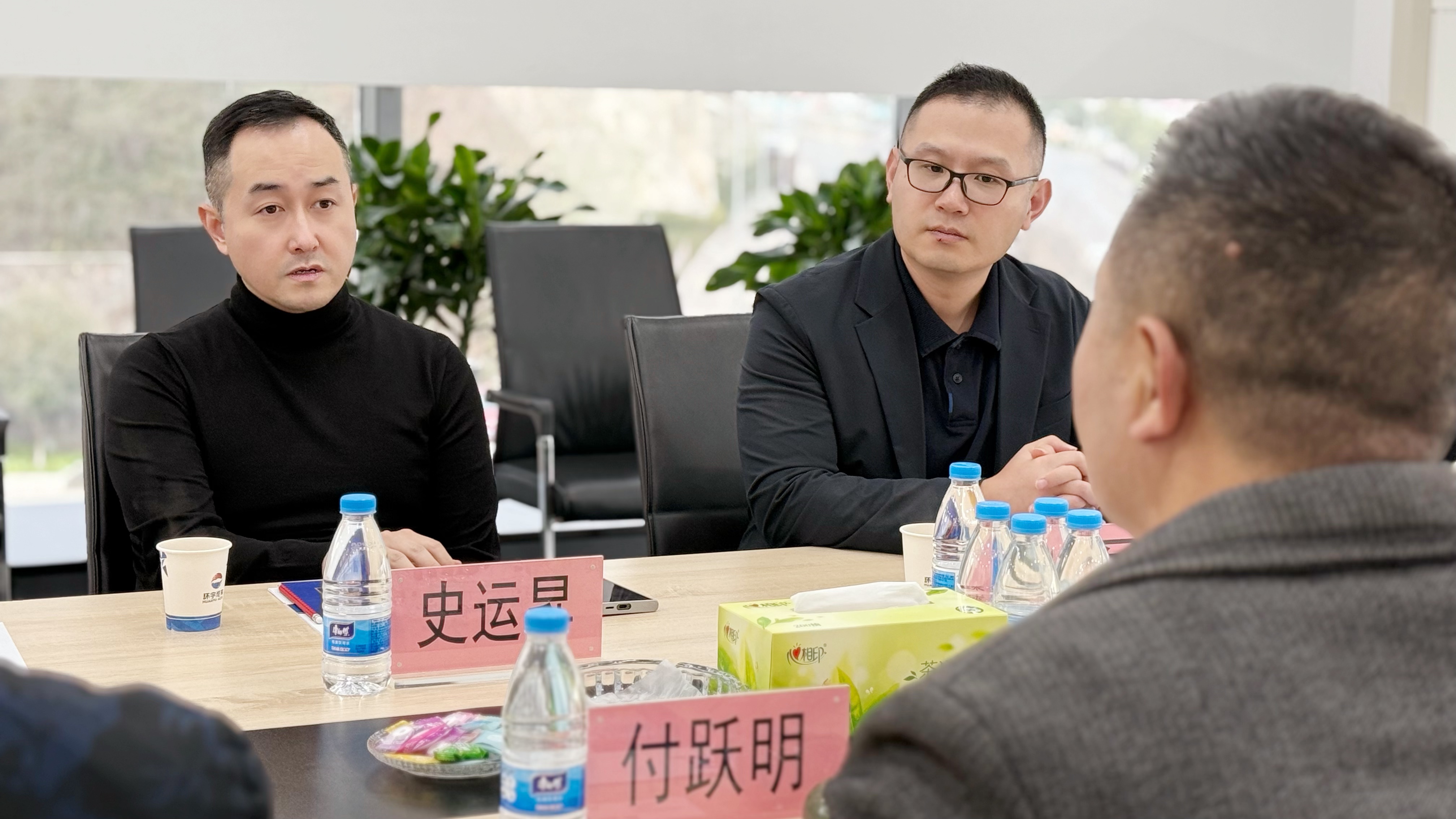 Shi Yunsheng, general manager of Tianjin Huatu Automobile, and his party visited Chongqing Huanyu Automobile to discuss cooperation matters in used car export