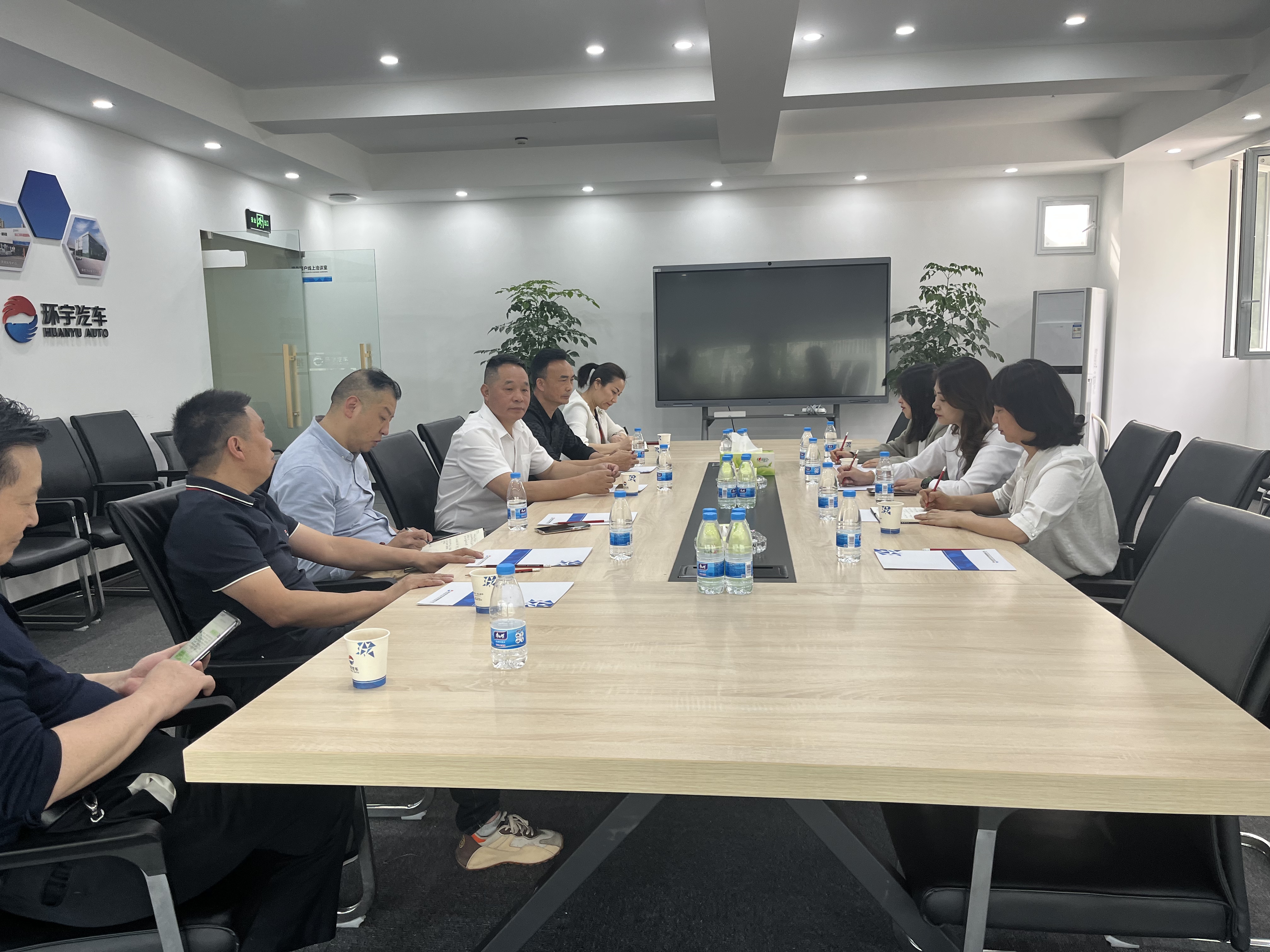 China (Chongqing·Banan) used car export base welcomed a visit from industry experts to draw a blueprint for the integrated development of domestic and foreign trade in used cars