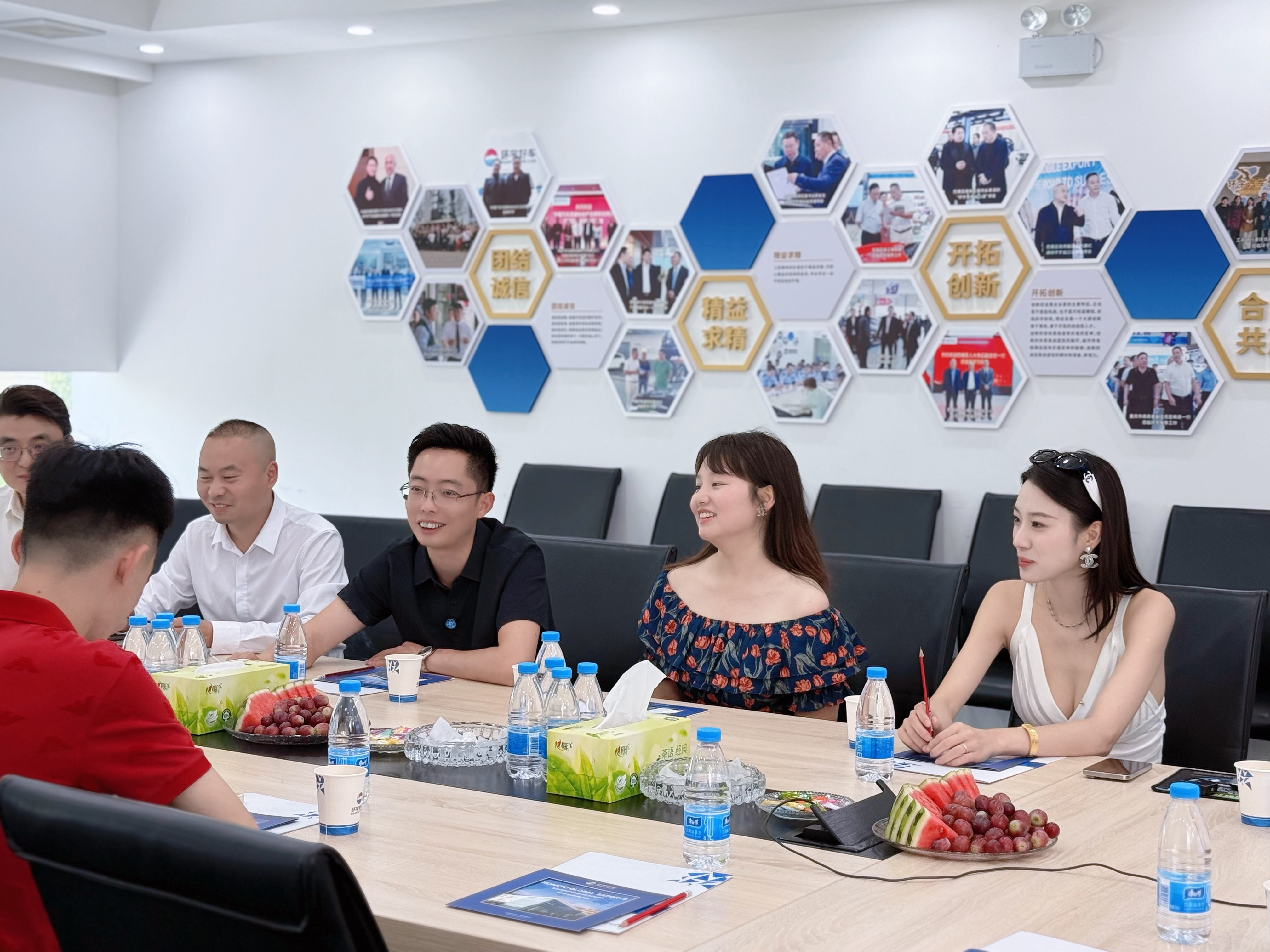 Chongqing Shareholders 'Meeting of Phnom Penh International Automobile Market in Cambodia focuses on project advancement