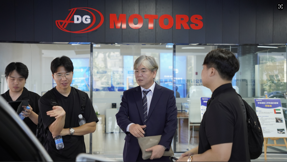 Park Young-hwa, President of the Korea Used Car Export Association, and his party visited the used car export base in China (Banan, Chongqing)