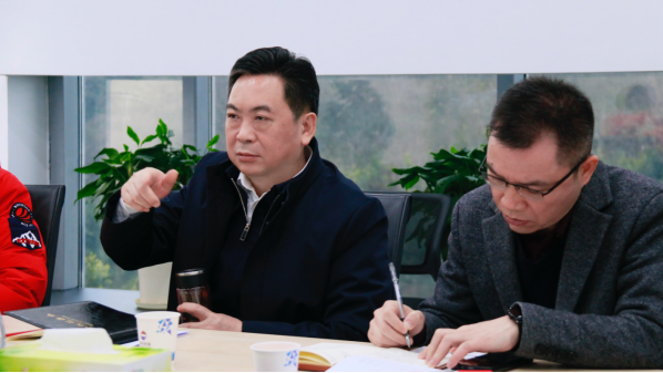 Xu Jianghai, member of the Standing Committee of the Banan District District Party Committee, visited and investigated Huanyu Automobile's 