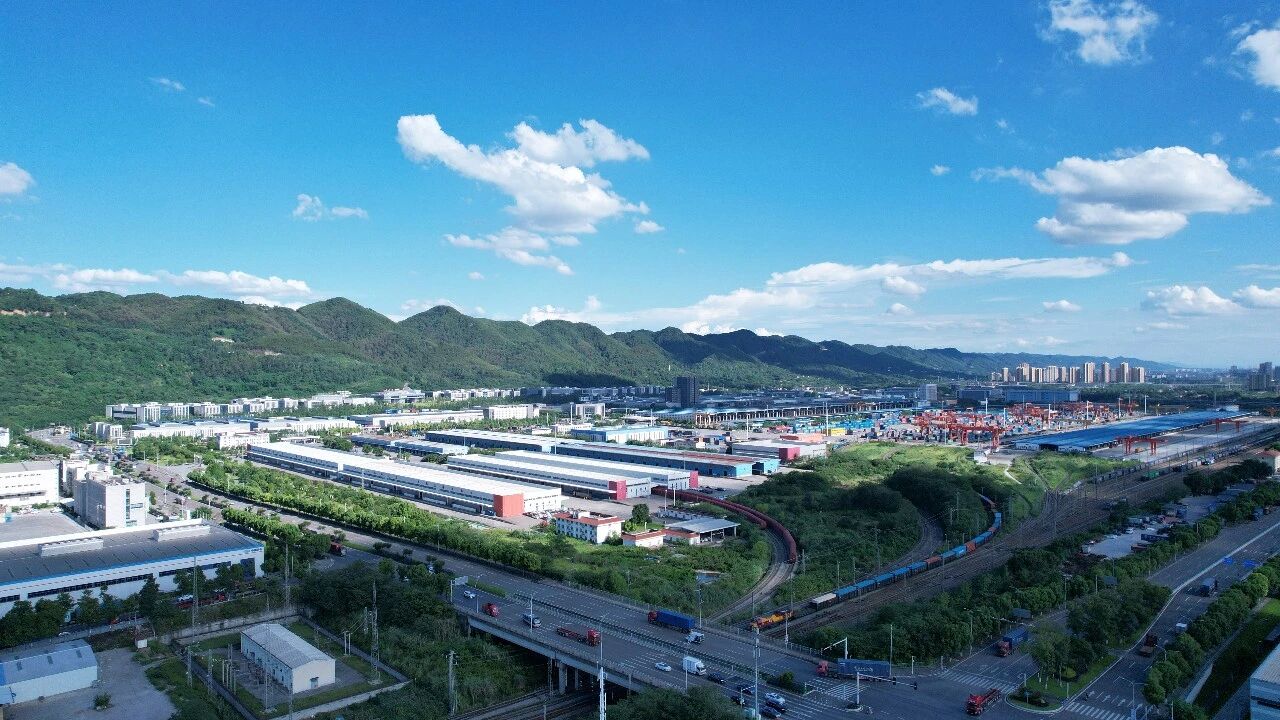 Focusing on the Two Sessions 丨 Chongqing Exploration: From 