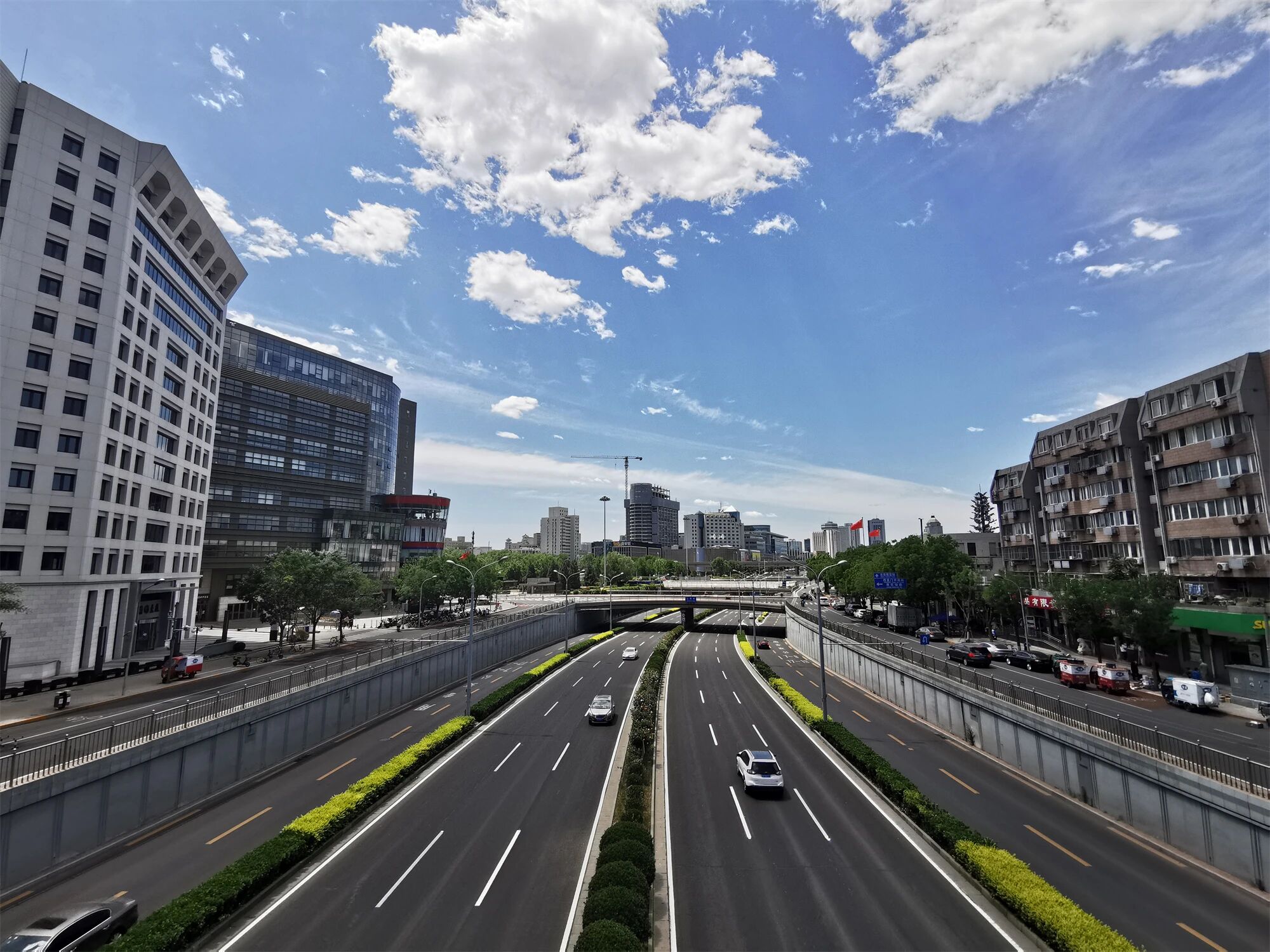 The government work report and the draft outline of the 15th Five-Year Plan put forward new requirements for the automobile industry