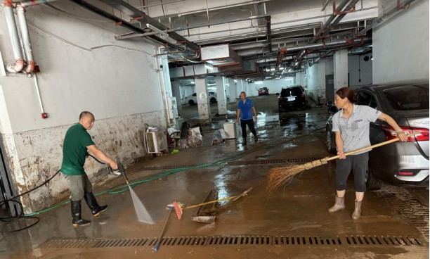 The dredging operation under the Party's flag-the flood is ruthless, and there is love in the world