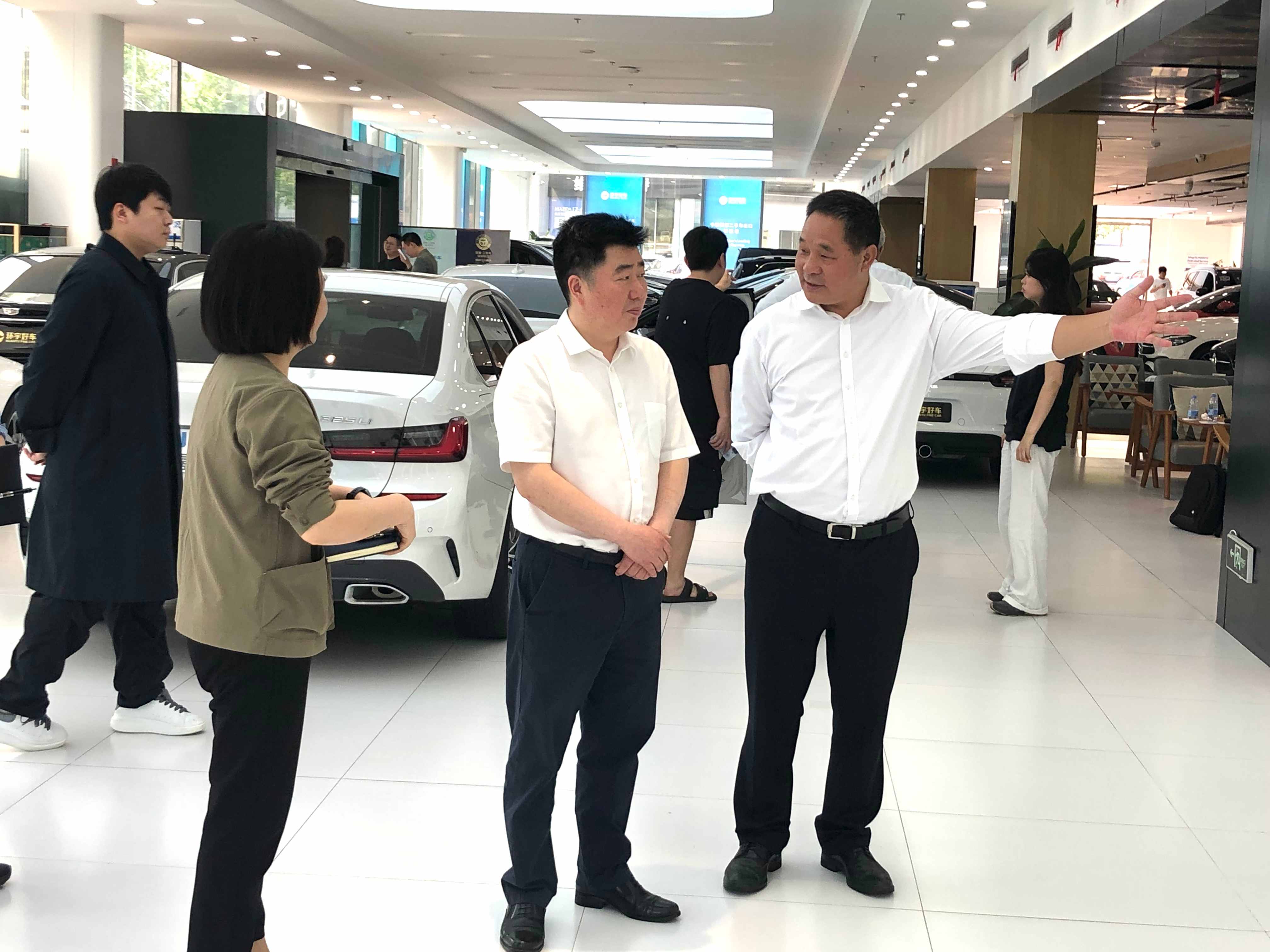 Ran Renjun, member of the Standing Committee of the District Party Committee and Secretary of the Political and Legal Committee, visited Huanyu Base to listen to suggestions, cheer up, and look forward to 