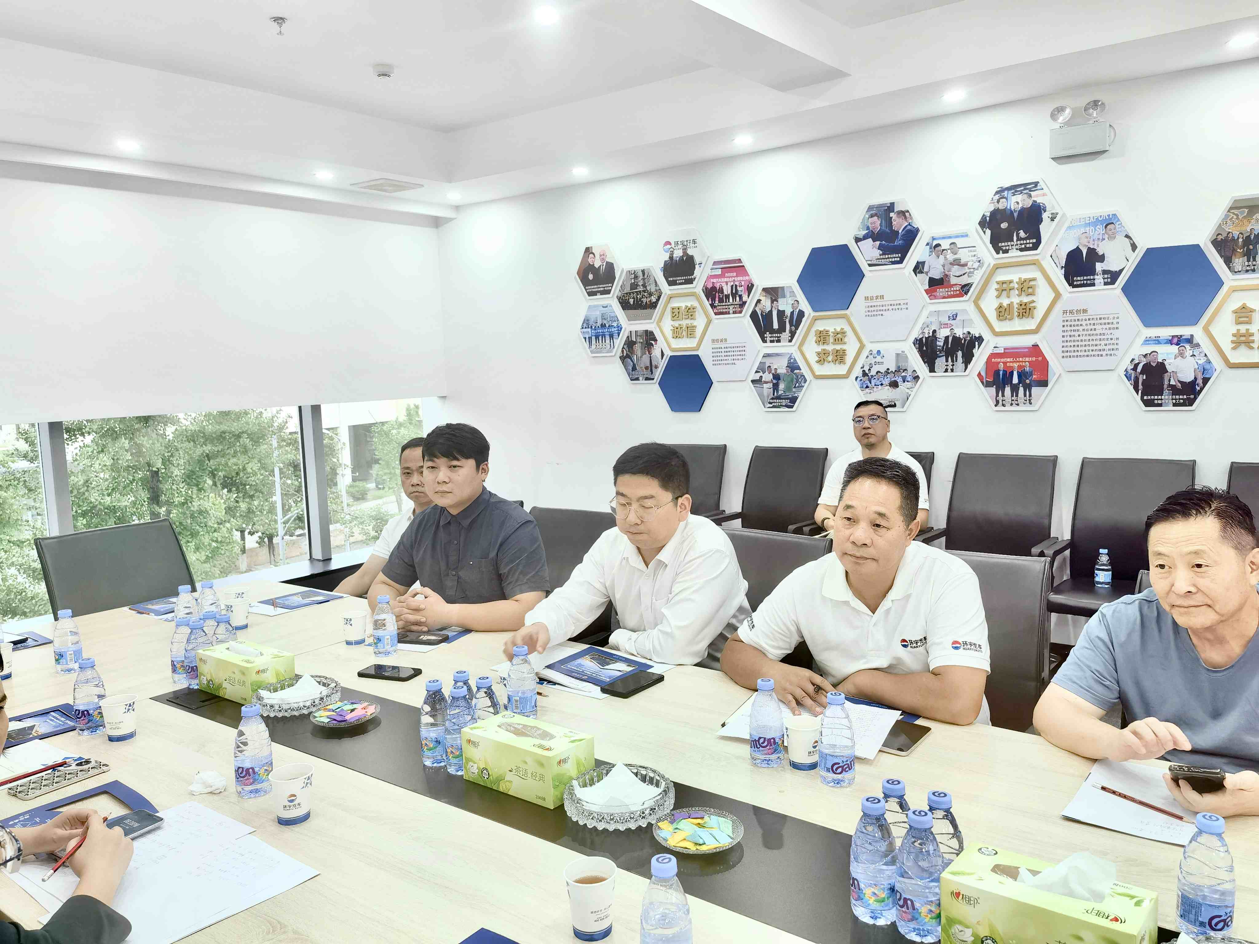 Li Guotian, Director of the Foreign Trade Management Office of the Municipal Commerce Commission, and his party investigated the used car export bases in China (Chongqing·Banan)