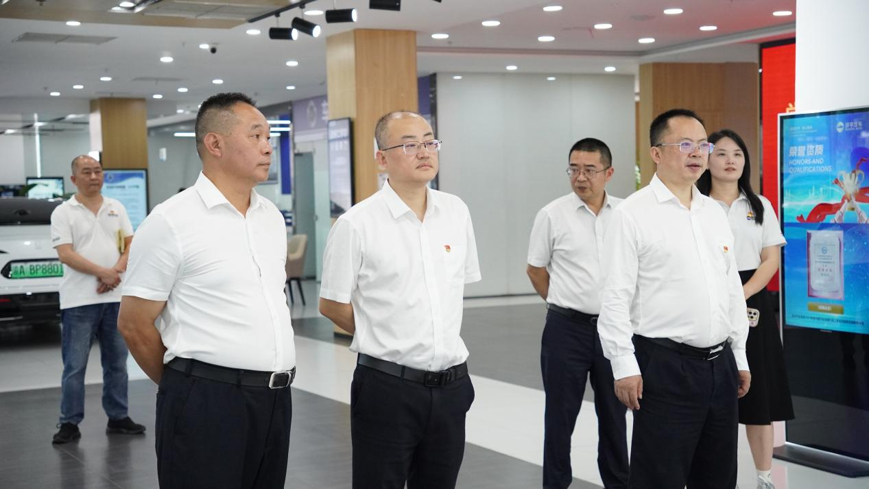 Party building leads the cohesion, financial empowerment helps entities and four party branches jointly carry out the theme party day of bank-enterprise party building and co-construction