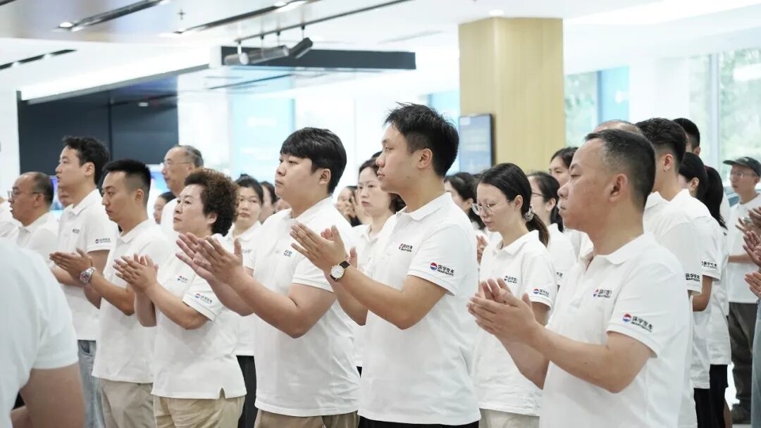 Twenty-six years of hard work| Huanyu Automobile's 26th anniversary celebration and veteran employee commendation meeting were successfully held
