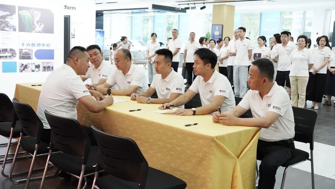 Twenty-six years of hard work| Huanyu Automobile's 26th anniversary celebration and veteran employee commendation meeting were successfully held