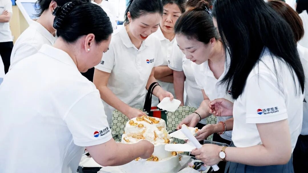 Twenty-six years of hard work| Huanyu Automobile's 26th anniversary celebration and veteran employee commendation meeting were successfully held