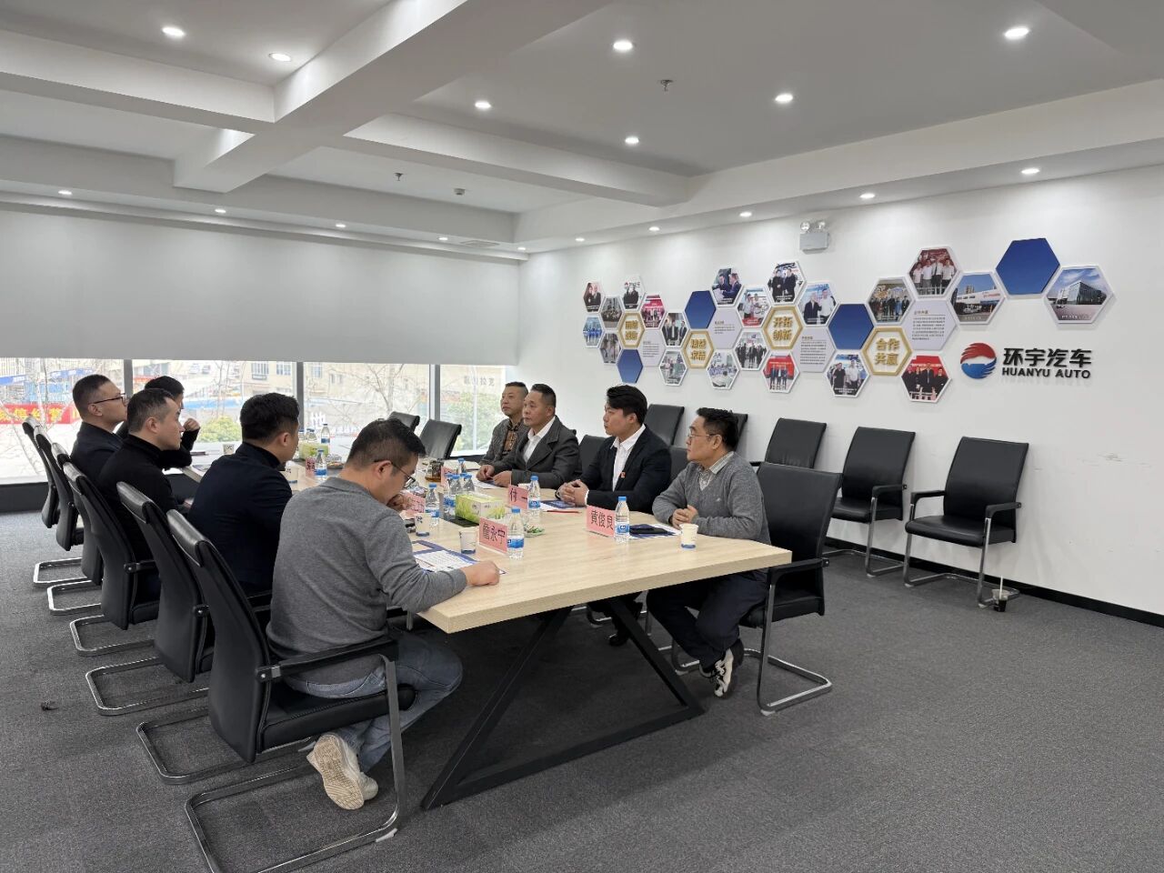 Shi Yunsheng, general manager of Tianjin Huatu Automobile, and his party visited Chongqing Huanyu Automobile to discuss cooperation matters in used car export