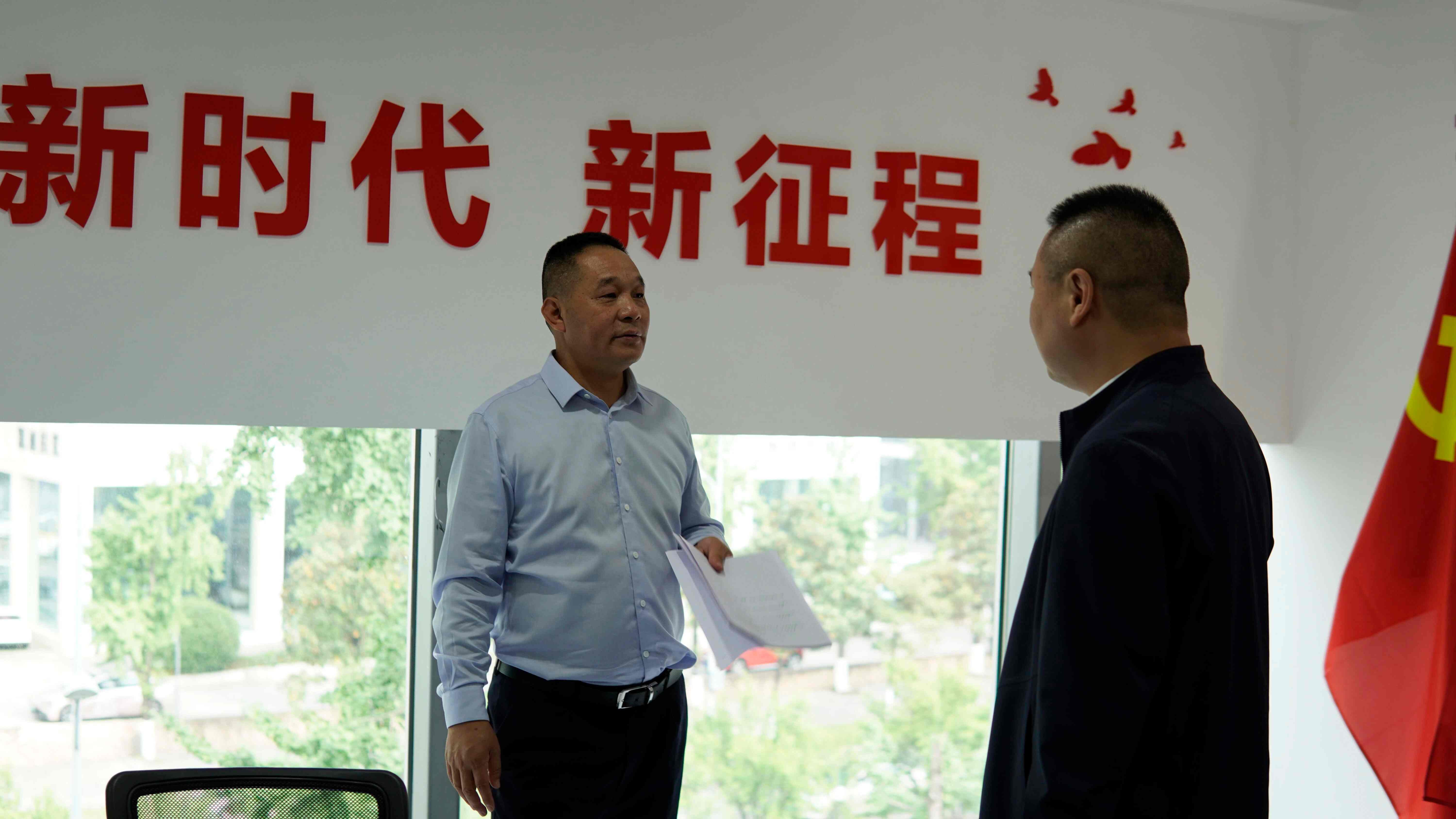 Deputy District Mayor Wang Bo and his party visited Huanyu Automobile Company for research