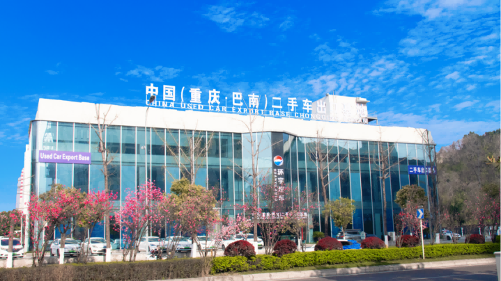 Deputy District Mayor Wang Bo and his party visited Huanyu Automobile Company for research